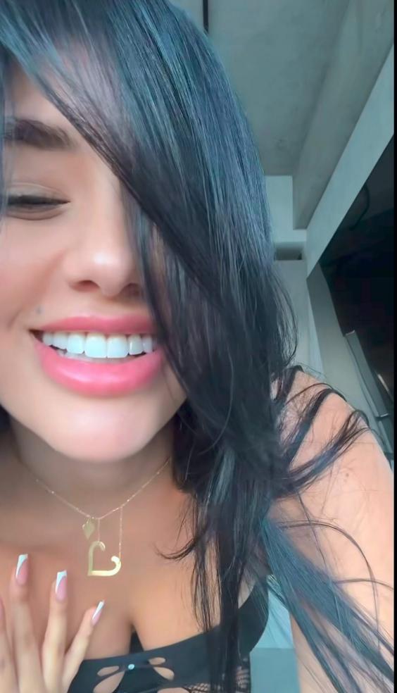 611345796|DIVINA|Chica