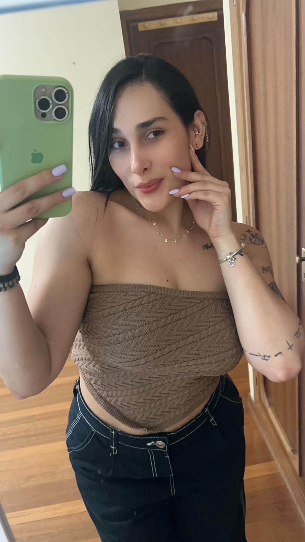 637906916|VALERIA|Chica
