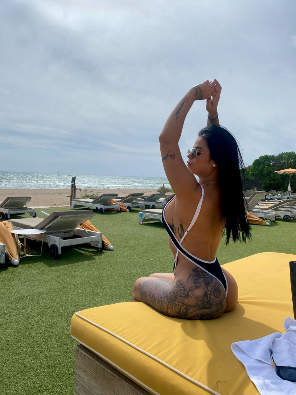 608864696|REBECCA|Chica