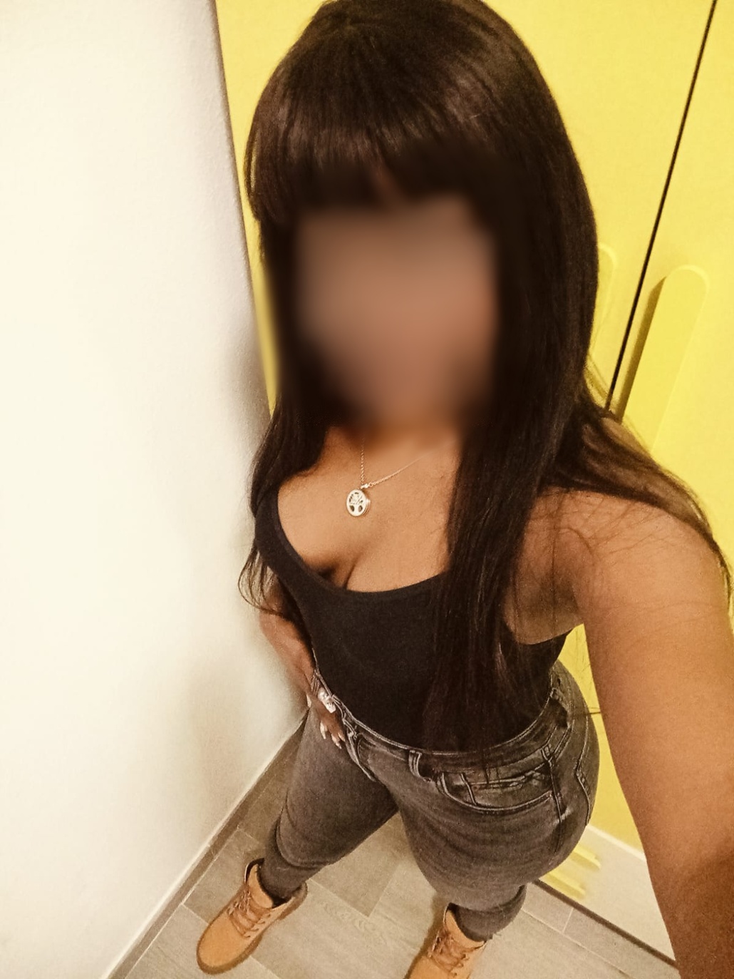 656828832|KASANDRA|Chica