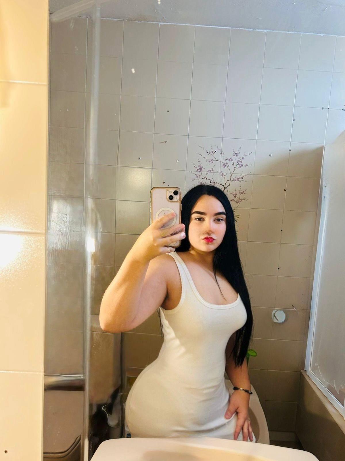 643210028|ALEJANDRA|Chica