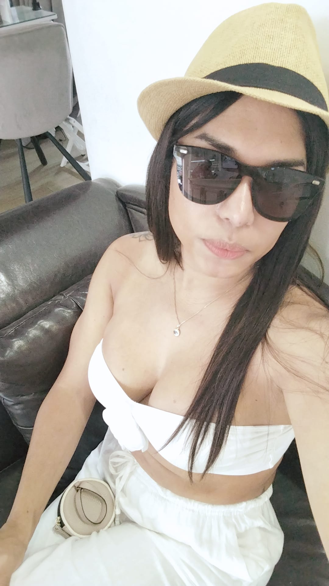 615578406|ANGELA|Transexual