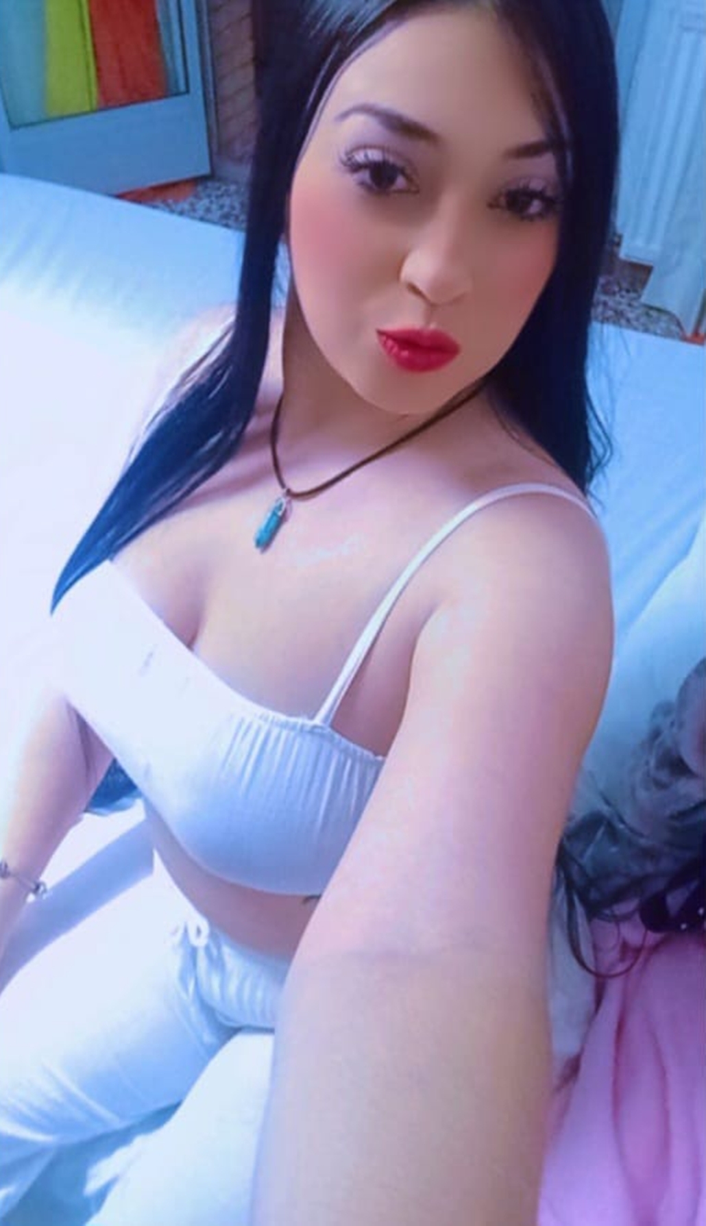 687164834|SARA|Chica