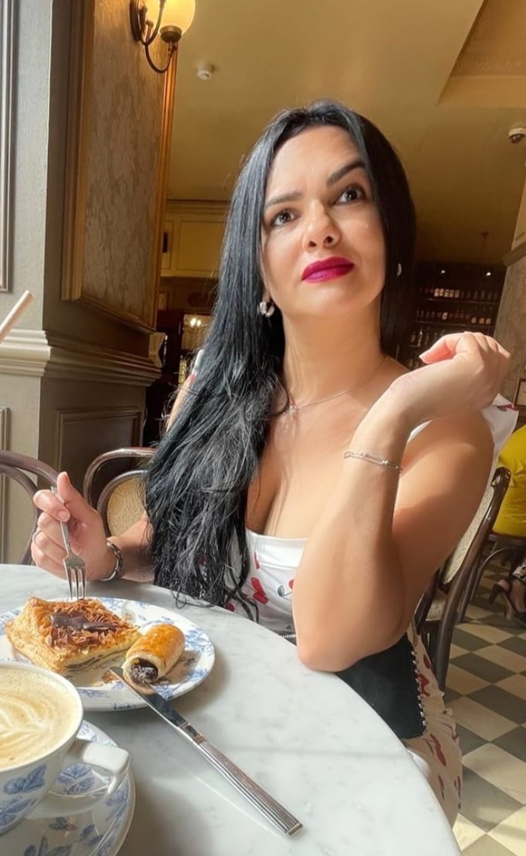 667322508|CRISTINA|Chica