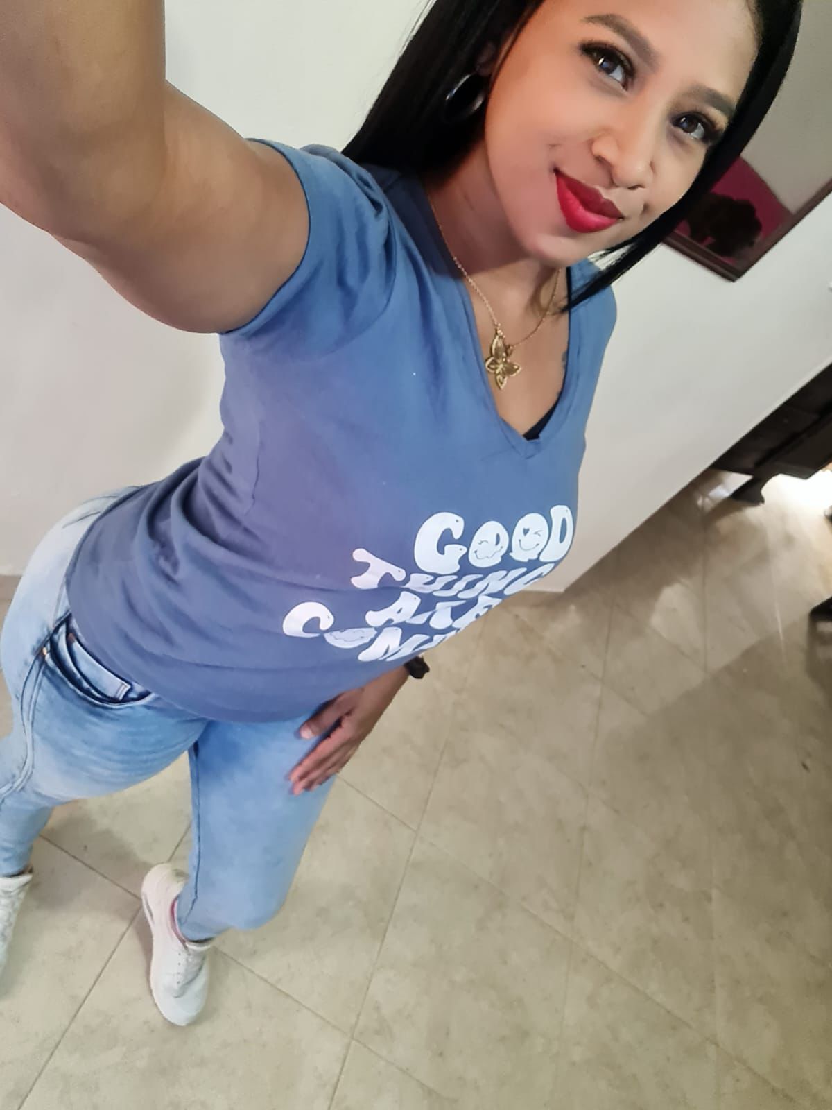680687637|ESTEFANI|Chica
