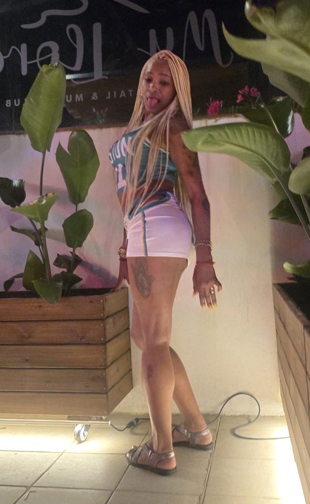943465622|GINA|Escort