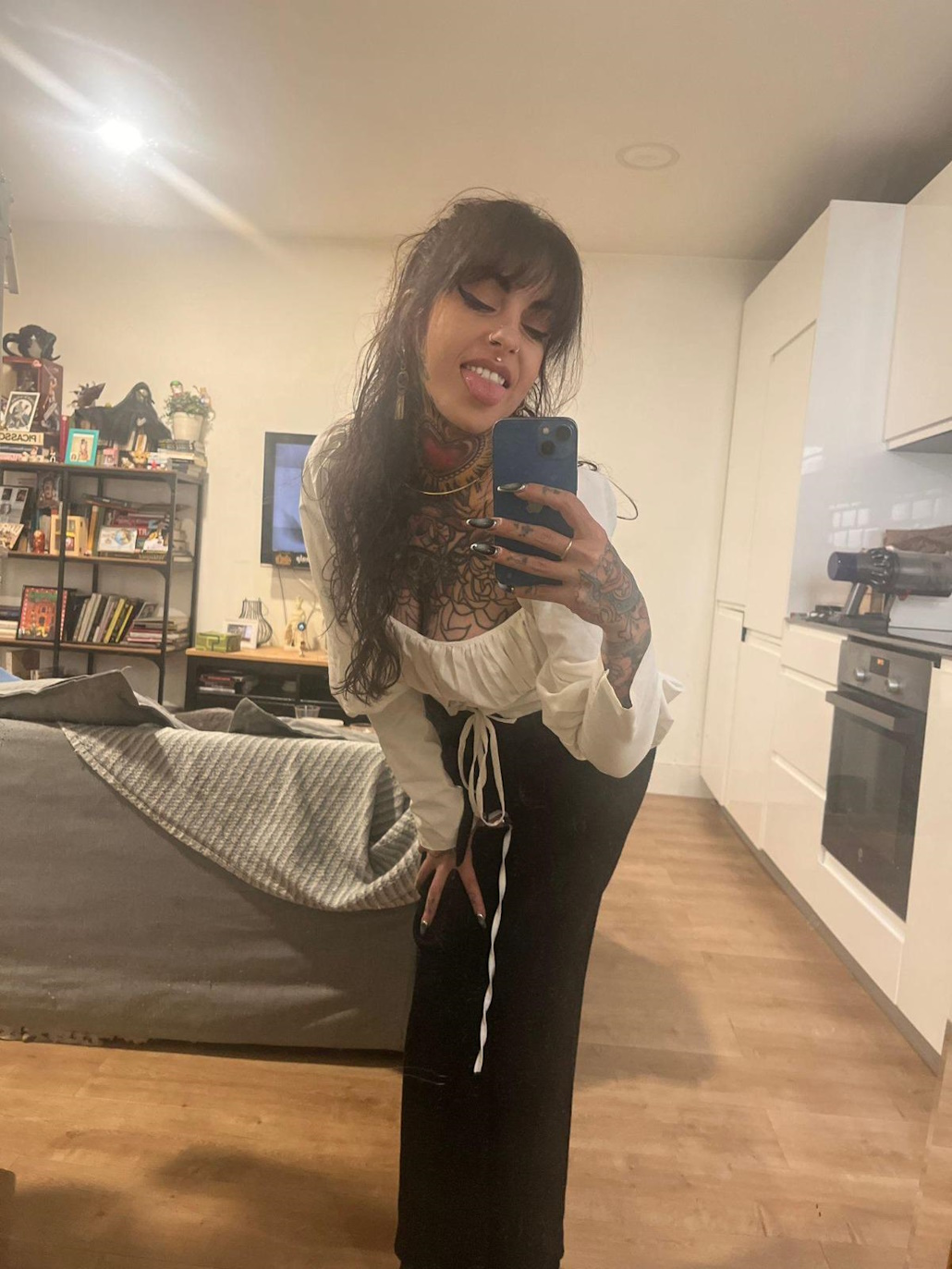 643285080|LAURA|Chica