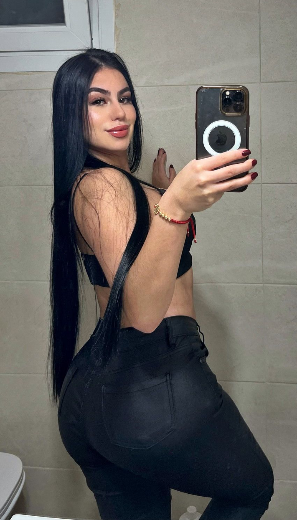 612217639|KARINA|Chica