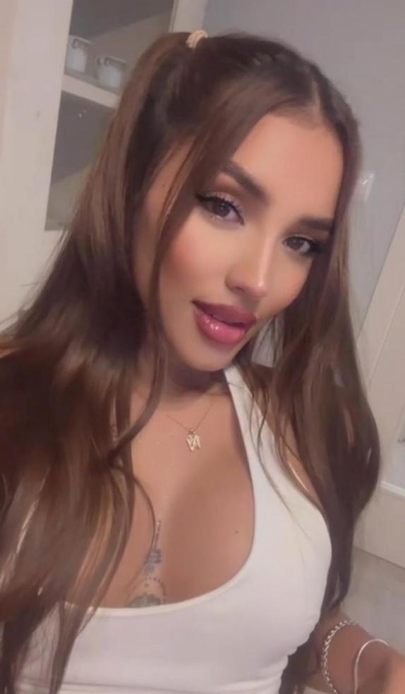 658622369|EMMY|Chica