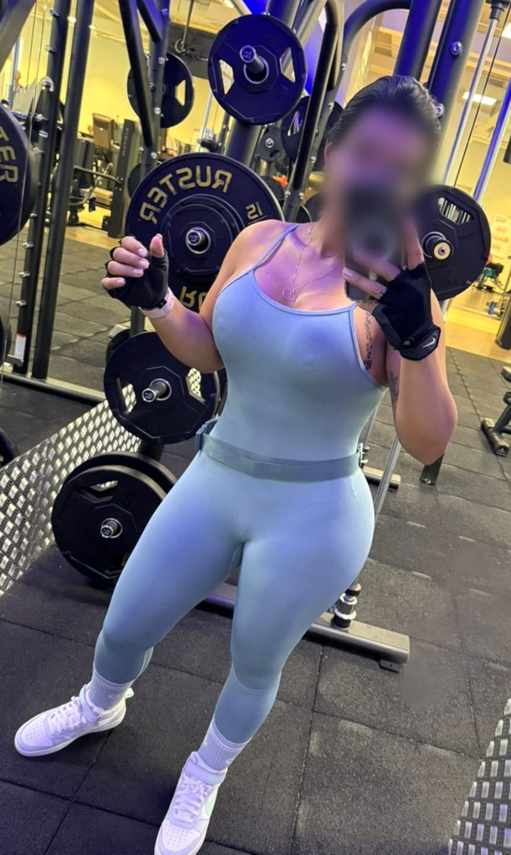 604208486|MAFE|Chica