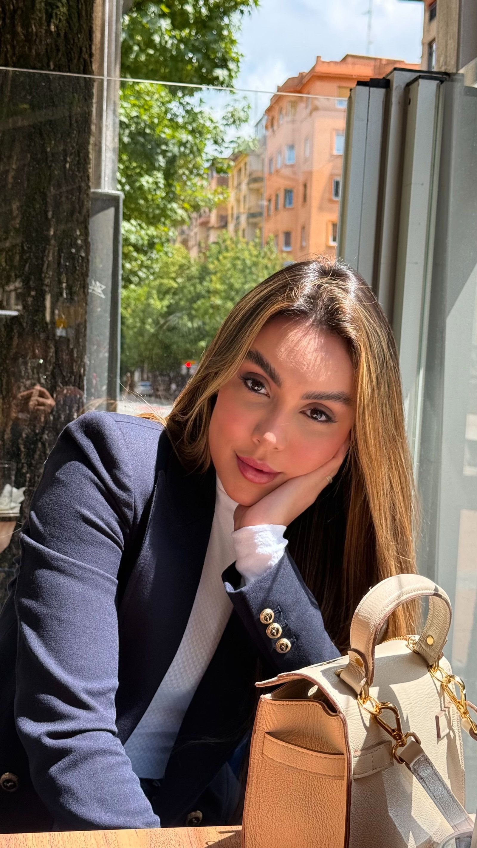 613860139|SOFIA|Chica
