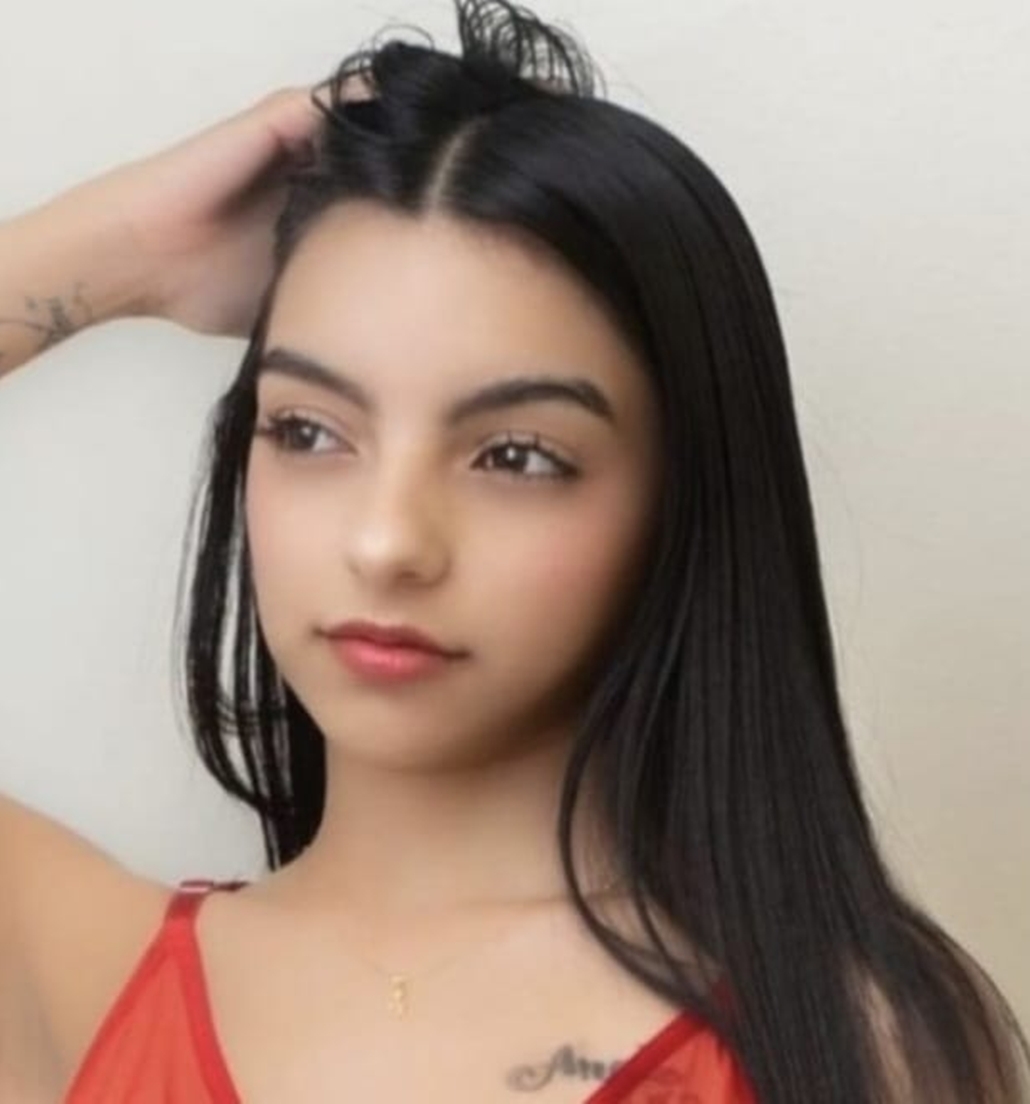 680615957|ESTEFANIA|Puta