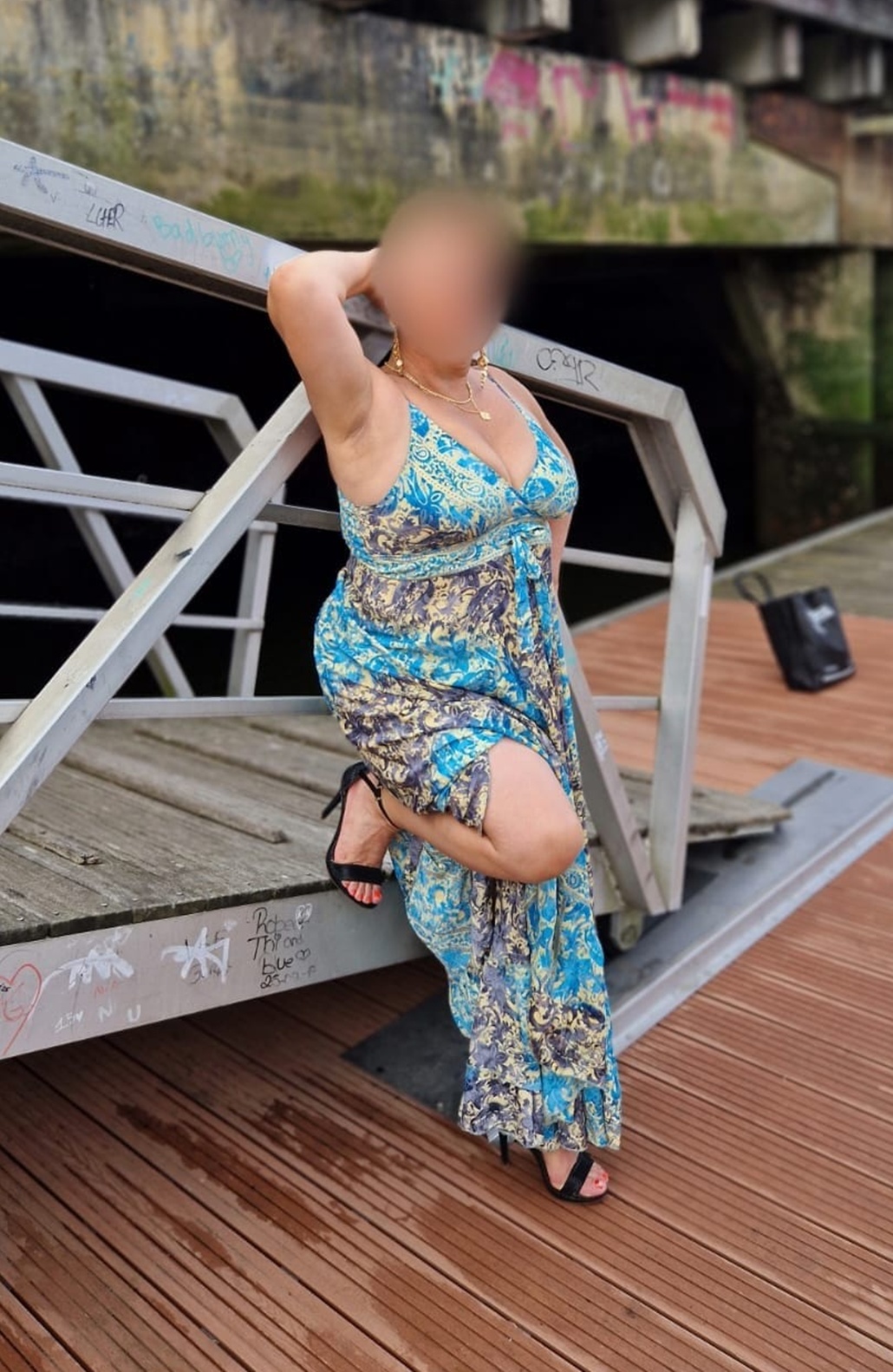 658713943|ANA|Escort