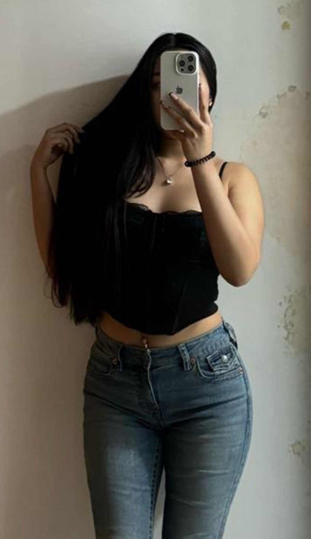604875489|SARA|Chica