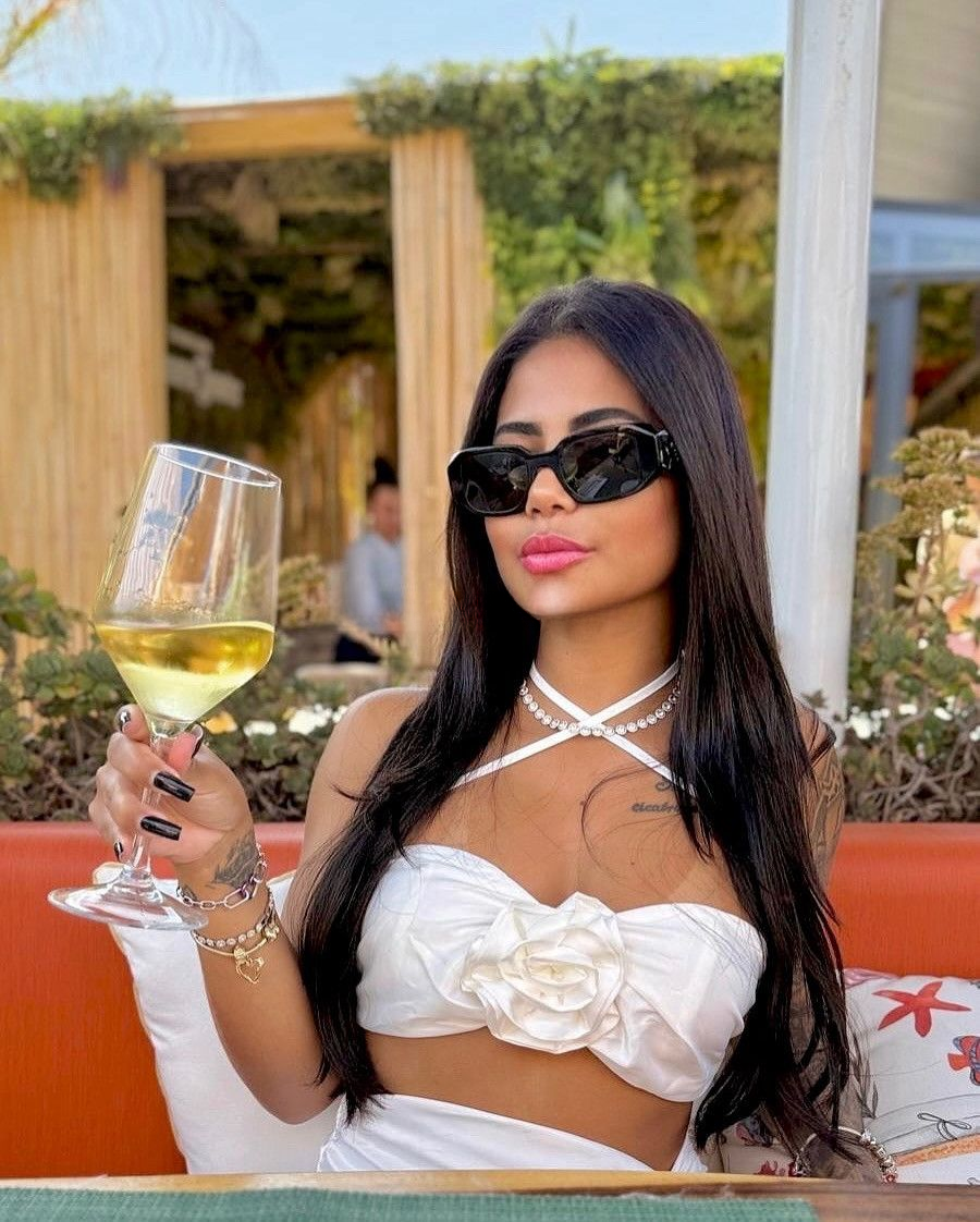 632939536|SOFI|Chica