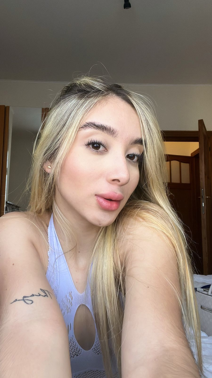 672593200|MIA|Chica