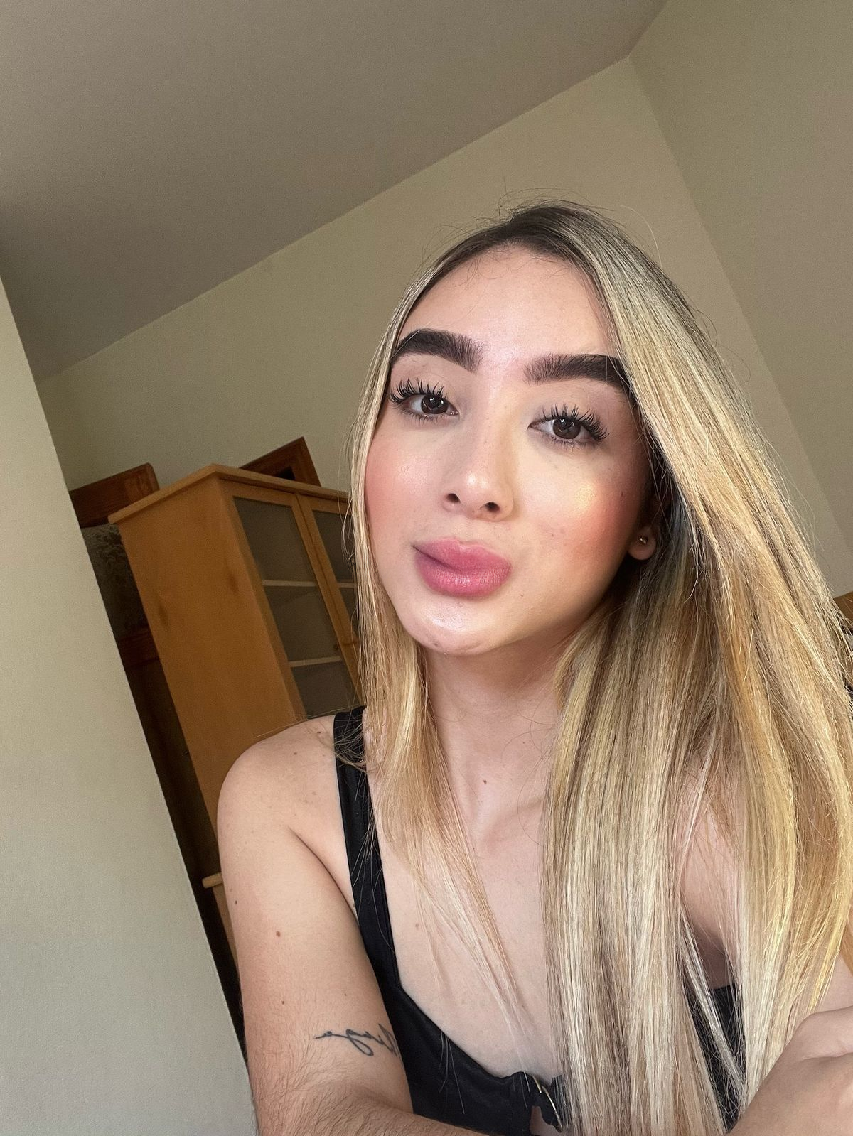 672593200|MIA|Chica