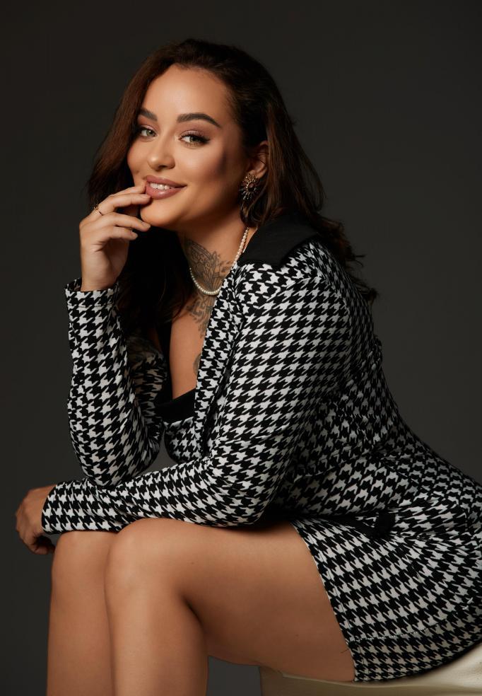 671885906|Lucia|Chica