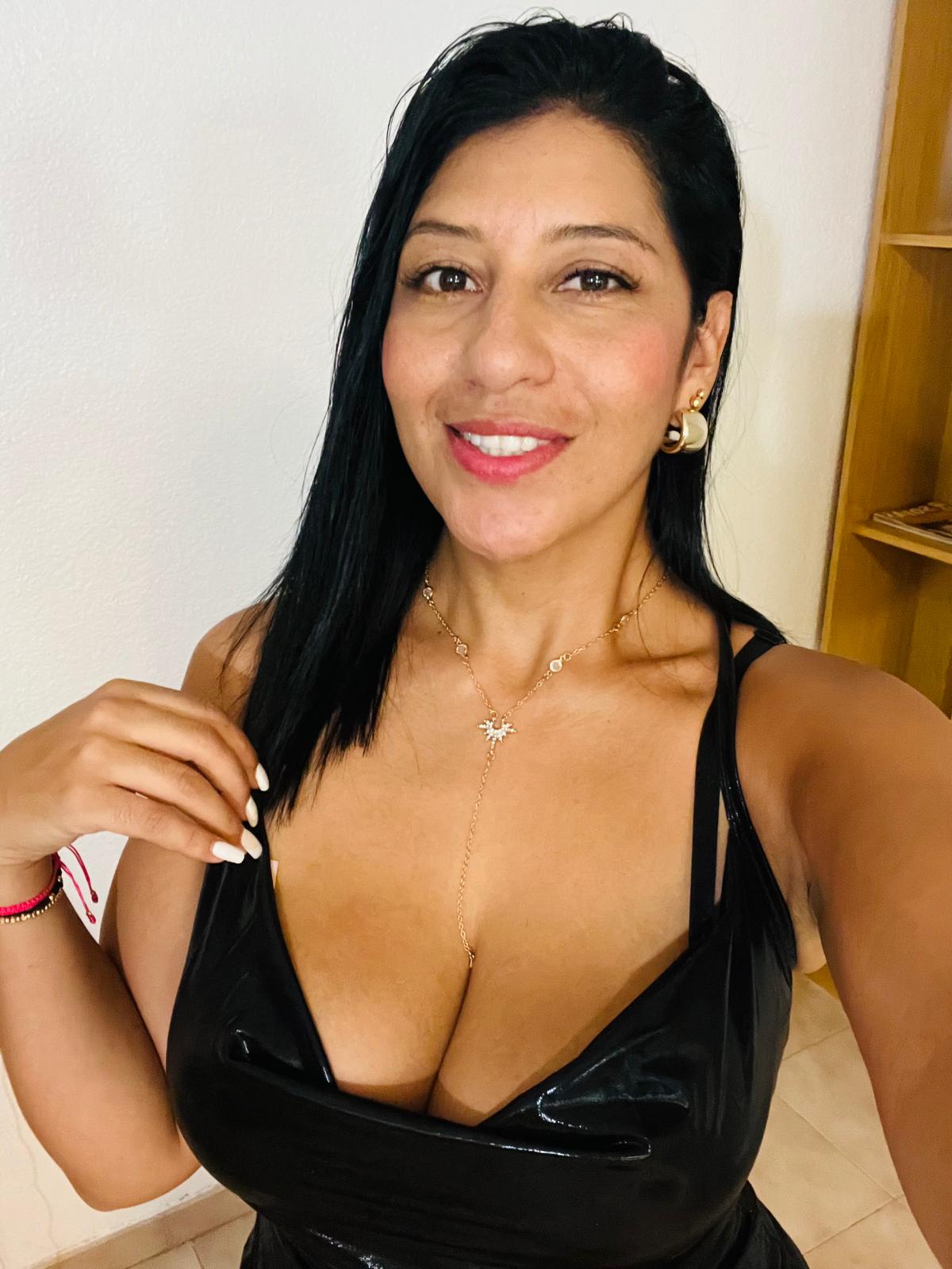 612425113|EMILYHOT|Chica