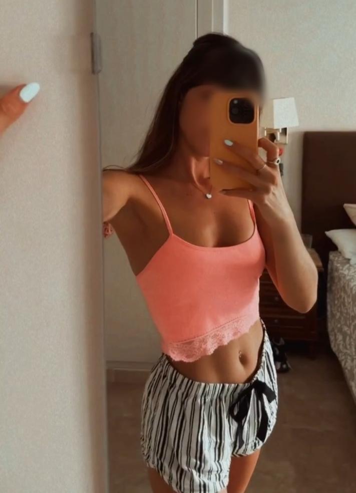 610811643|SOFIA|Chica