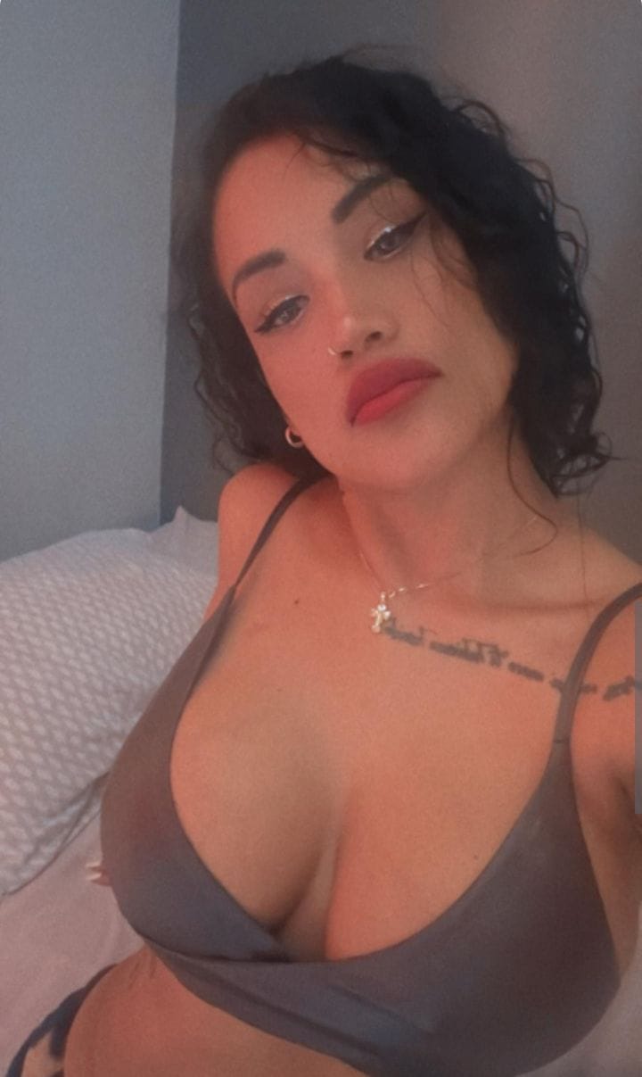 632927875|ABRIL|Escort