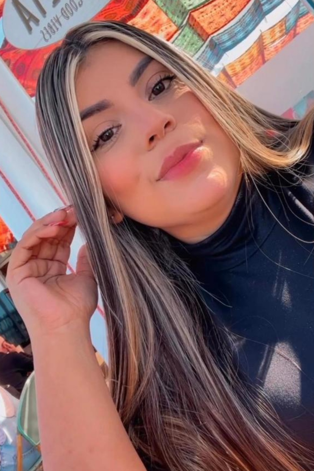 663442879|LAURA|Chica