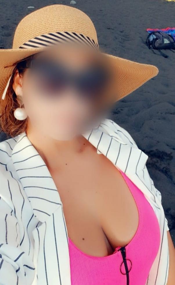 647689836|Alexandra|Chica