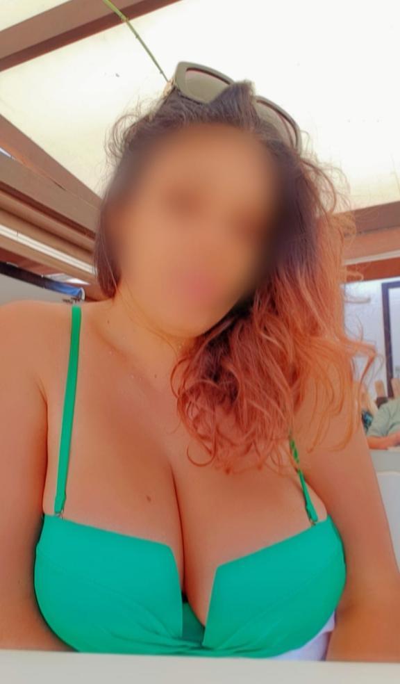 647689836|Alexandra|Chica