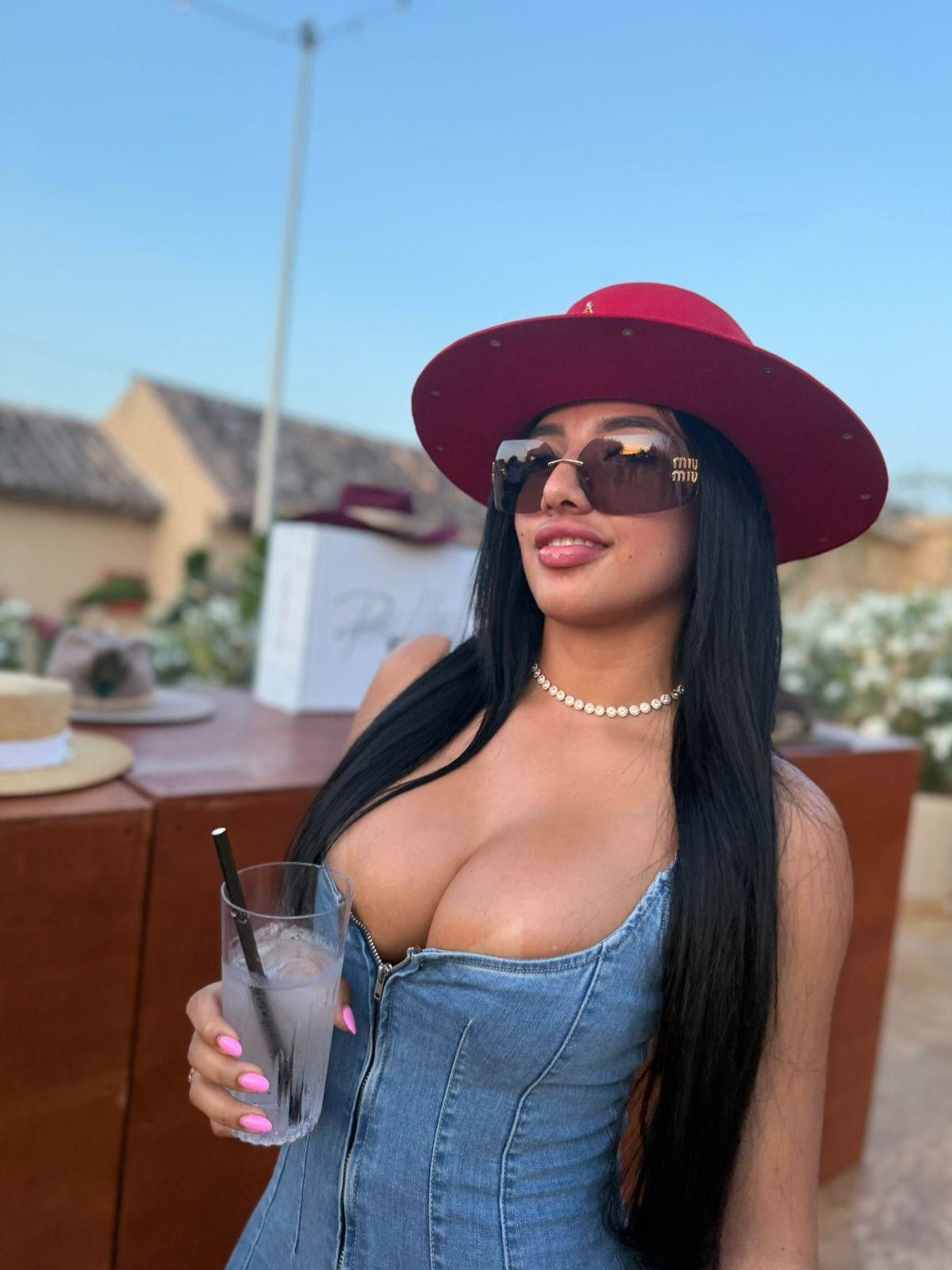 687051708|ANTHONELA|Chica