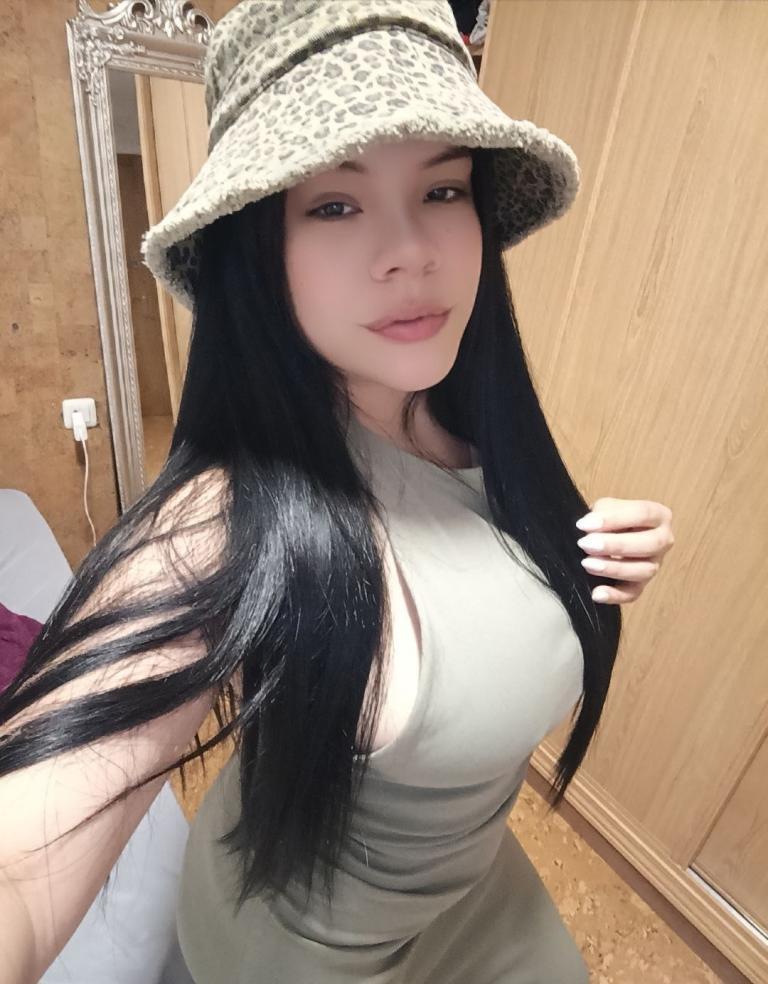 633906423|MANUELA|Chica