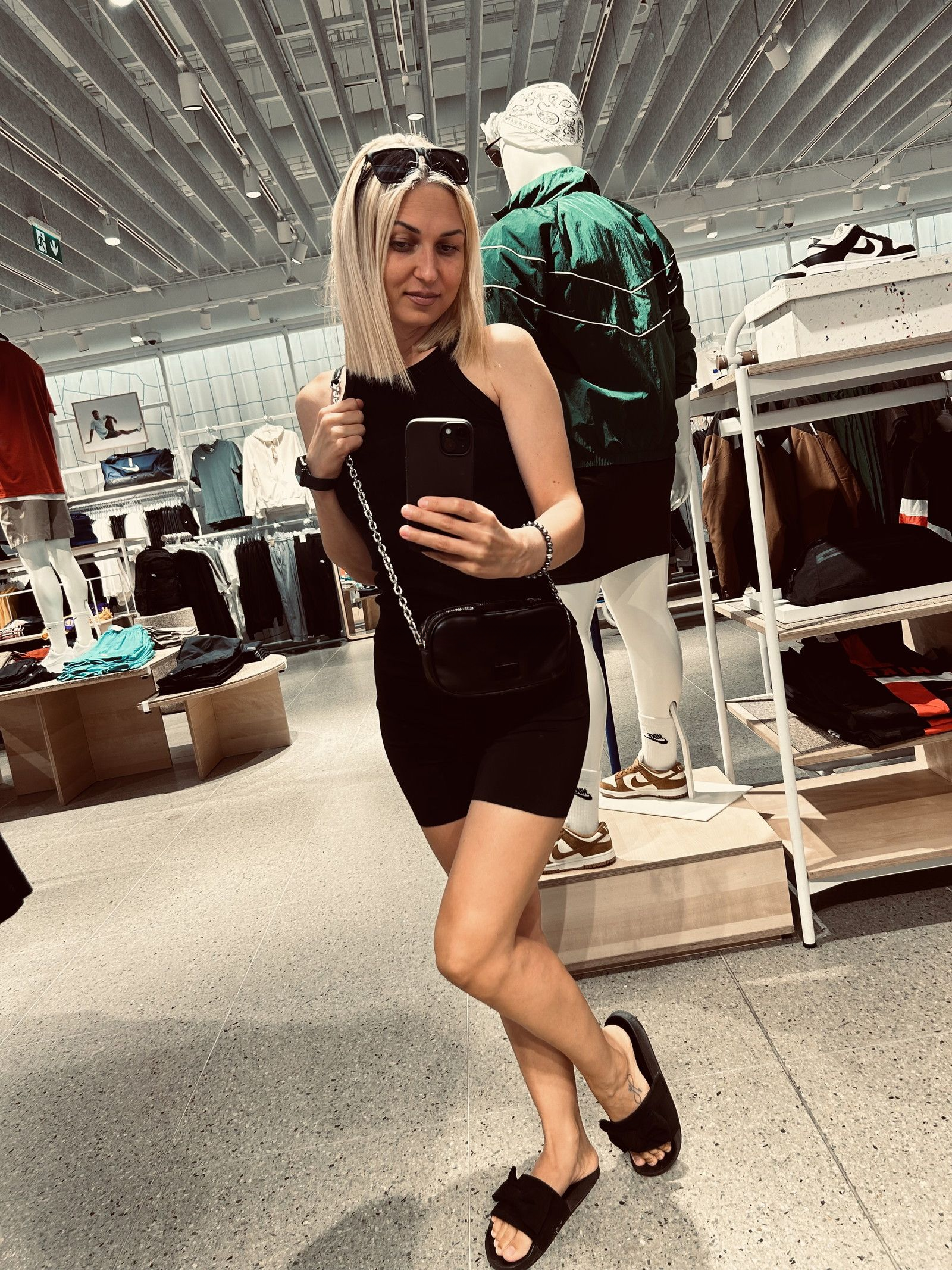 672868666|CRISTINA|Chica