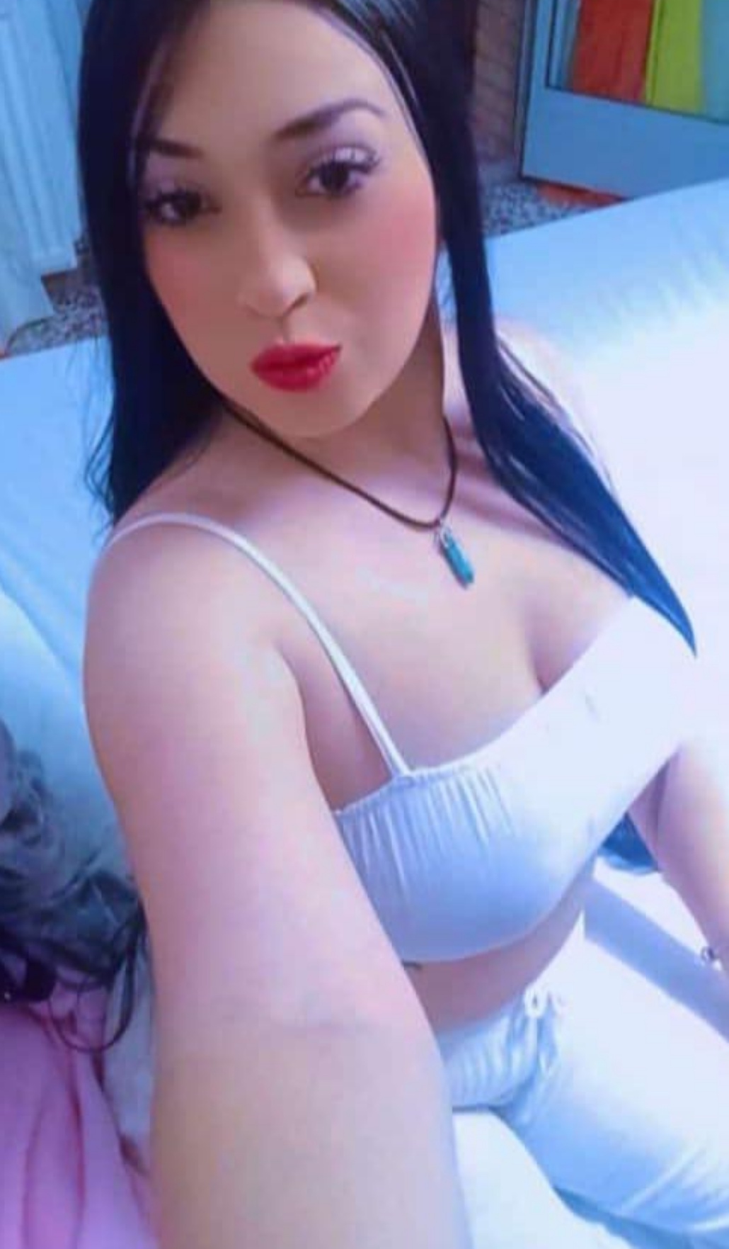 624274998|AROA|Chica
