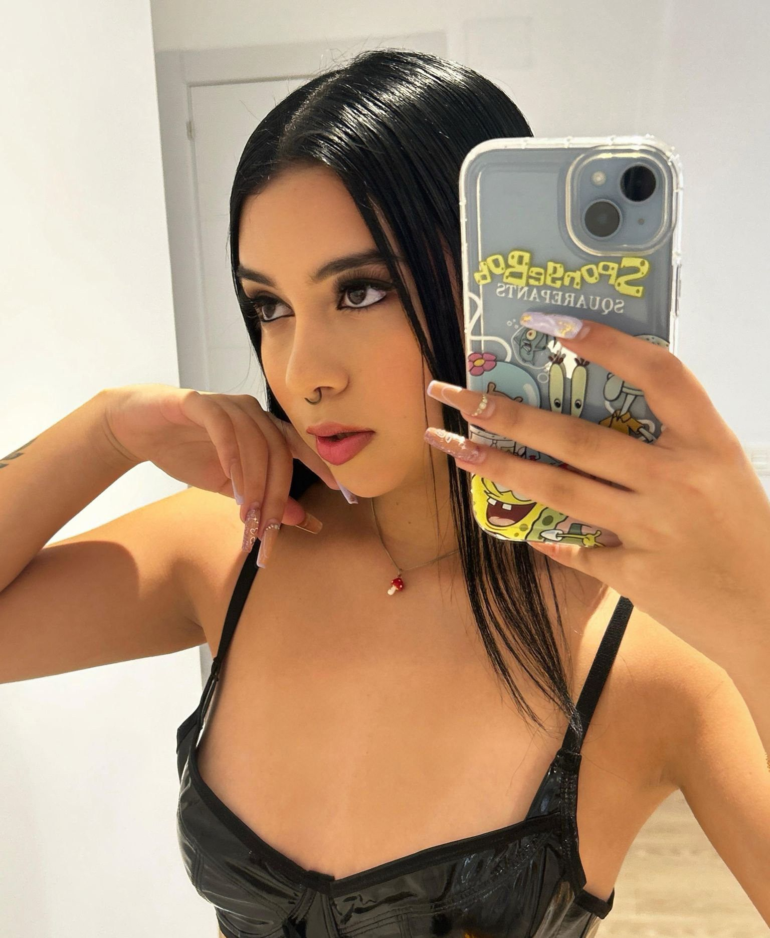 631432886|ISABELLA|Chica