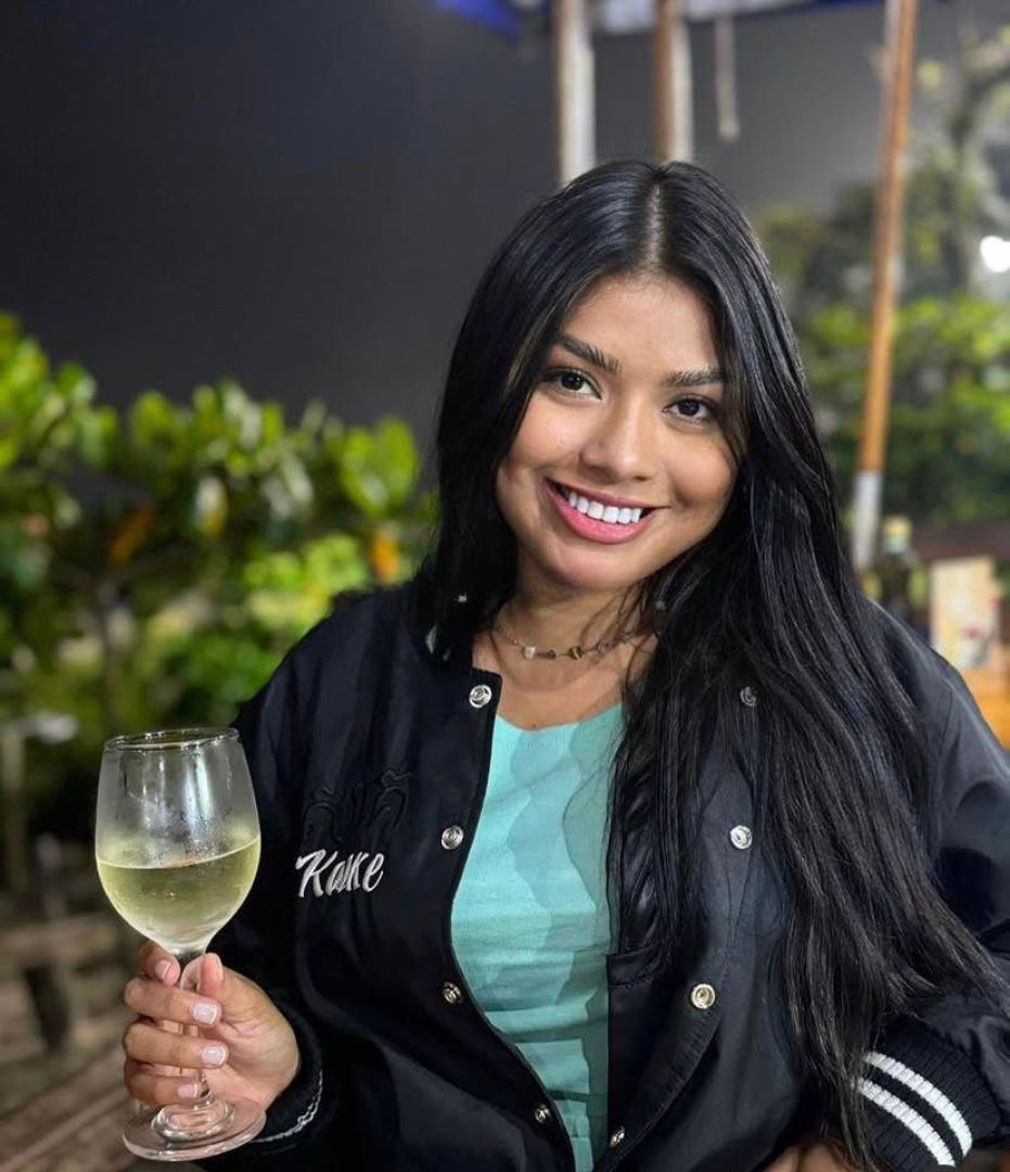643621268|TAINA|Chica