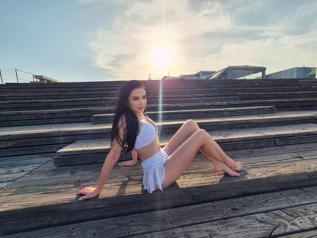 624694100|IRIS|Escort