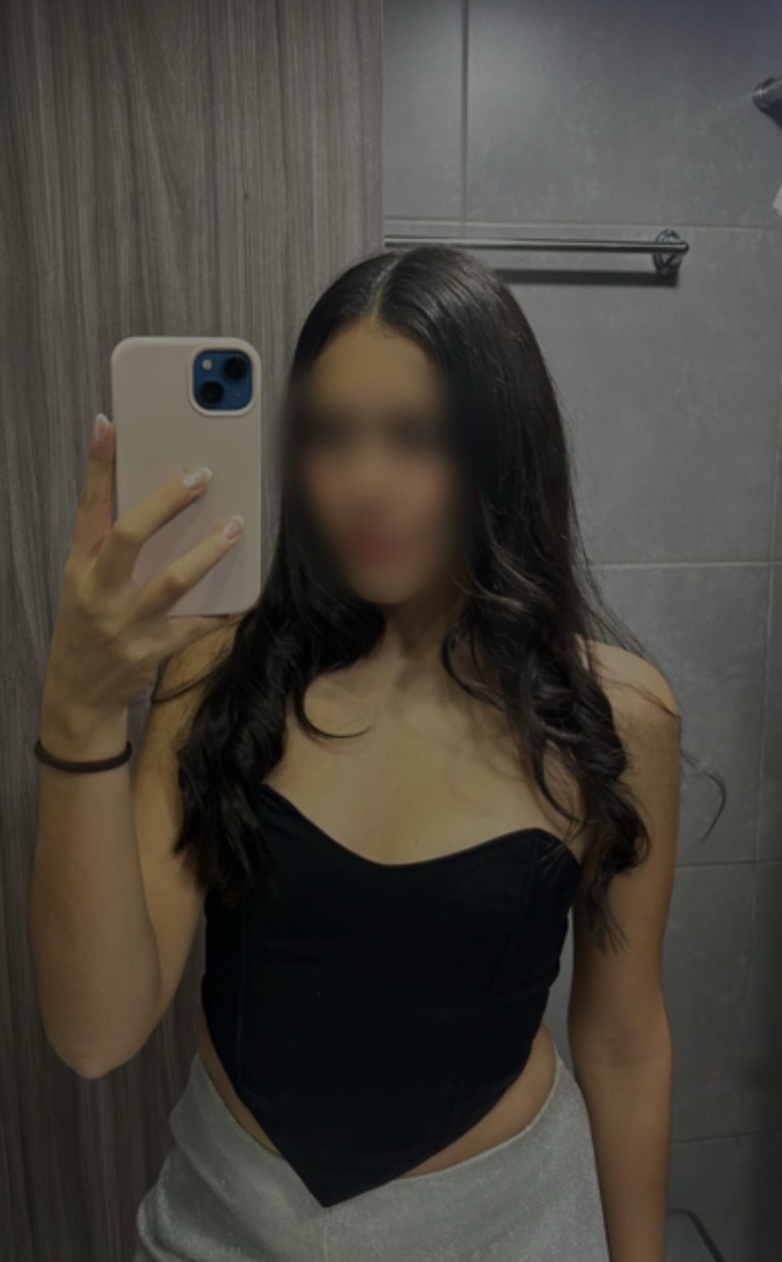 611833483|DANIELA|Escort