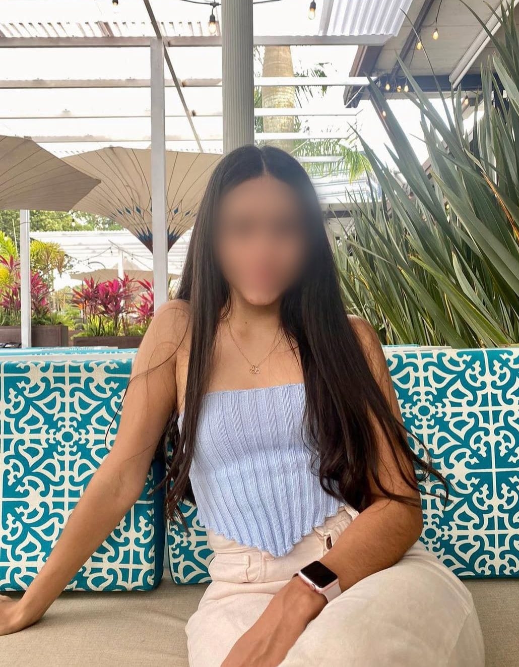 611833483|DANIELA|Escort