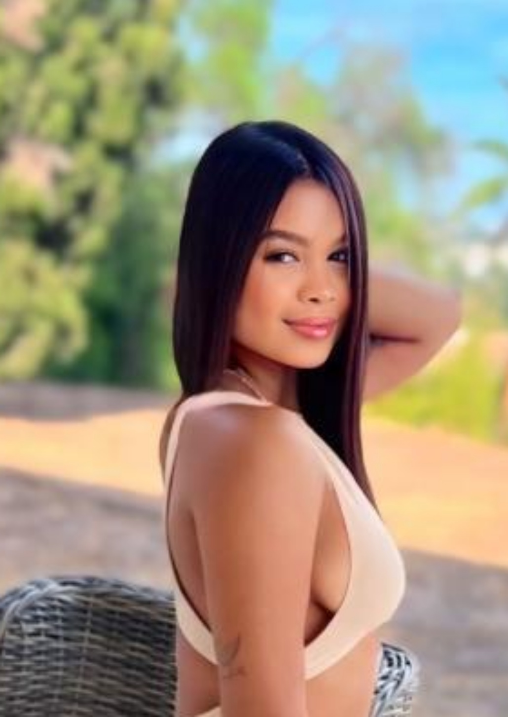 643368029|ASHLEY|Chica