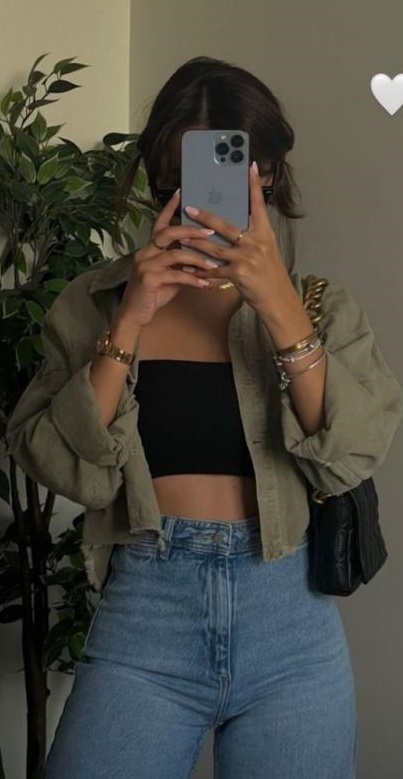 661514258|AN|Chica