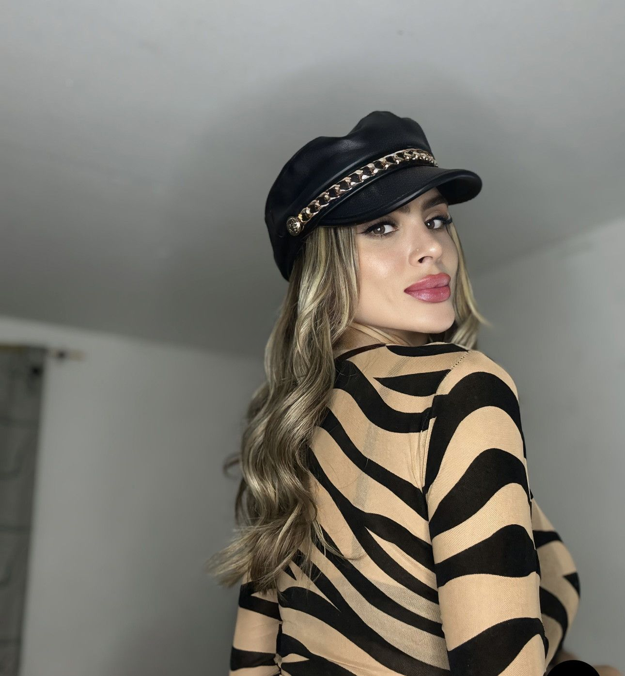 612291545|LUCIANA|Chica