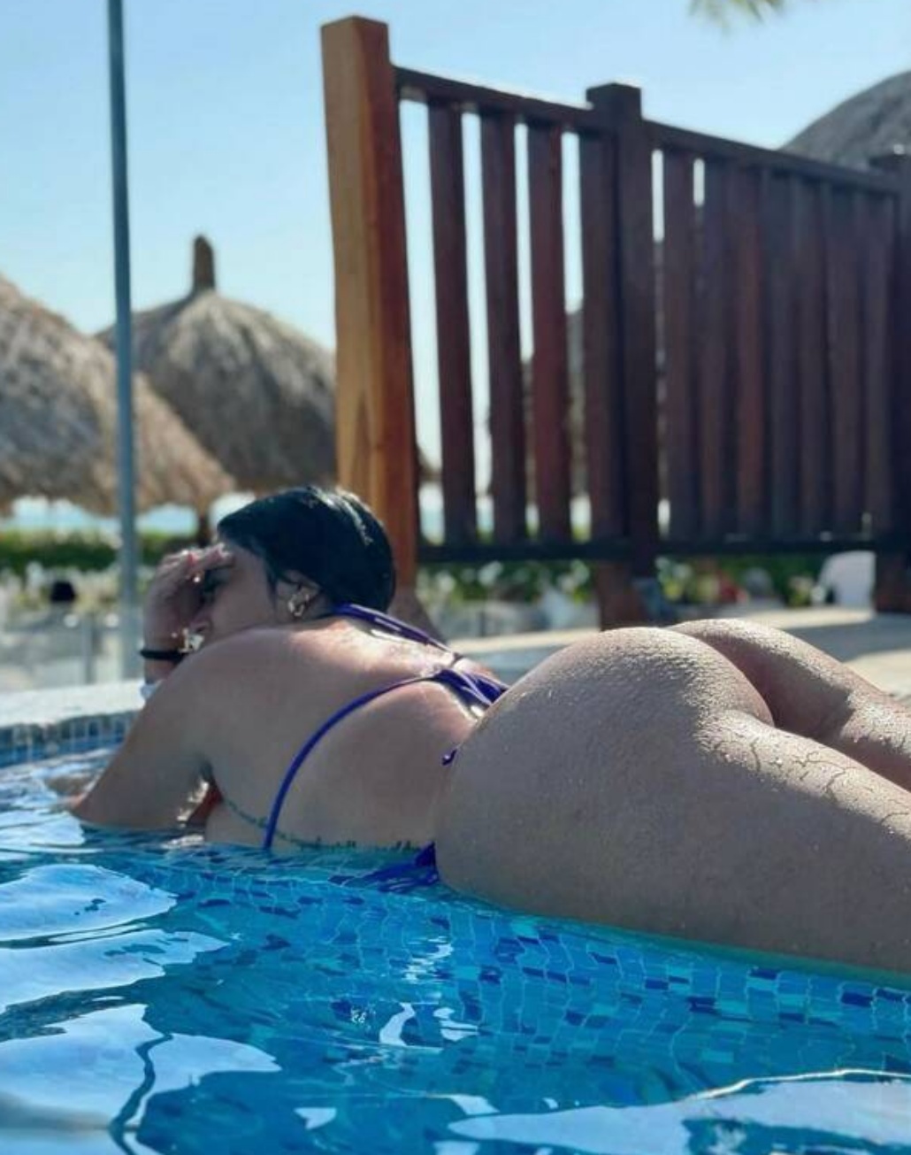605574306|MIA|Chica