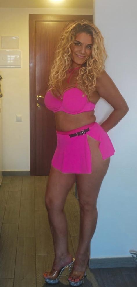 632889054|EMILY|Chica