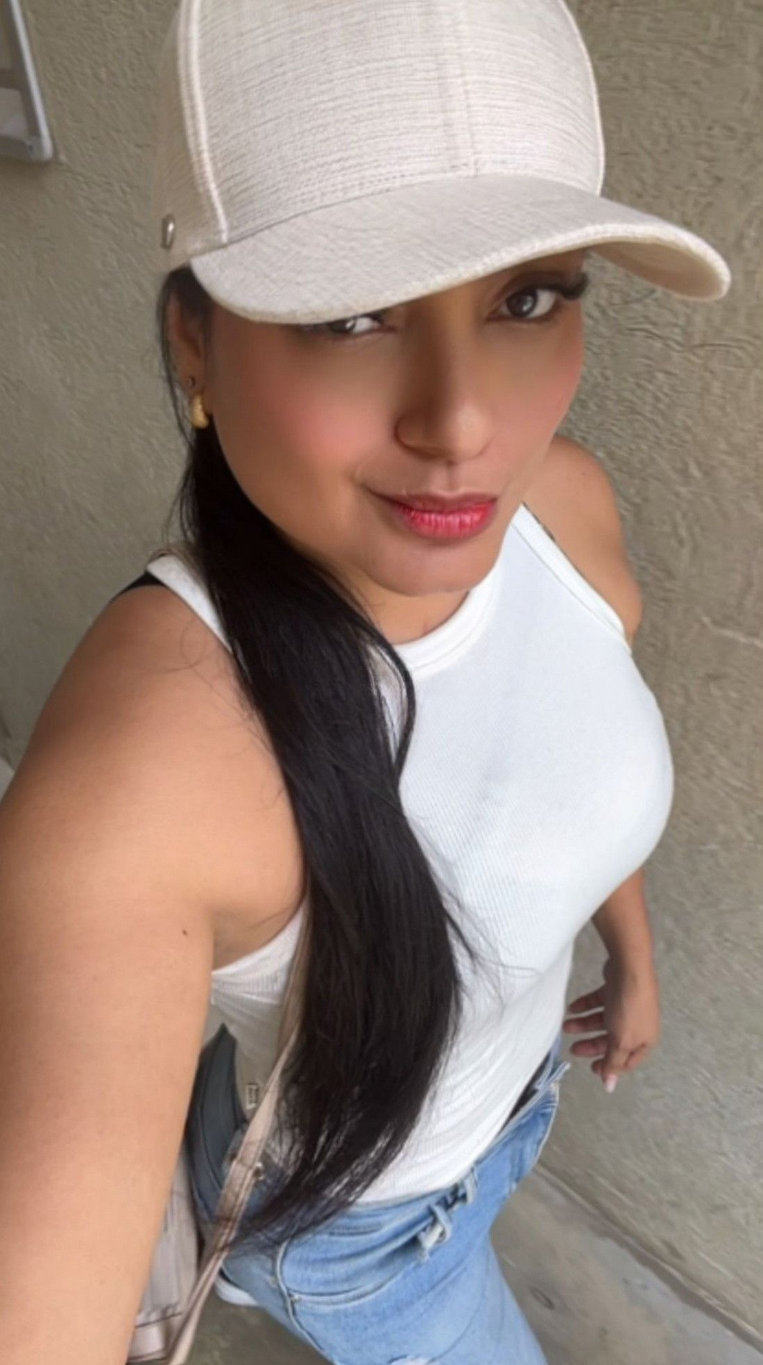 672860637|IVONNY|Chica