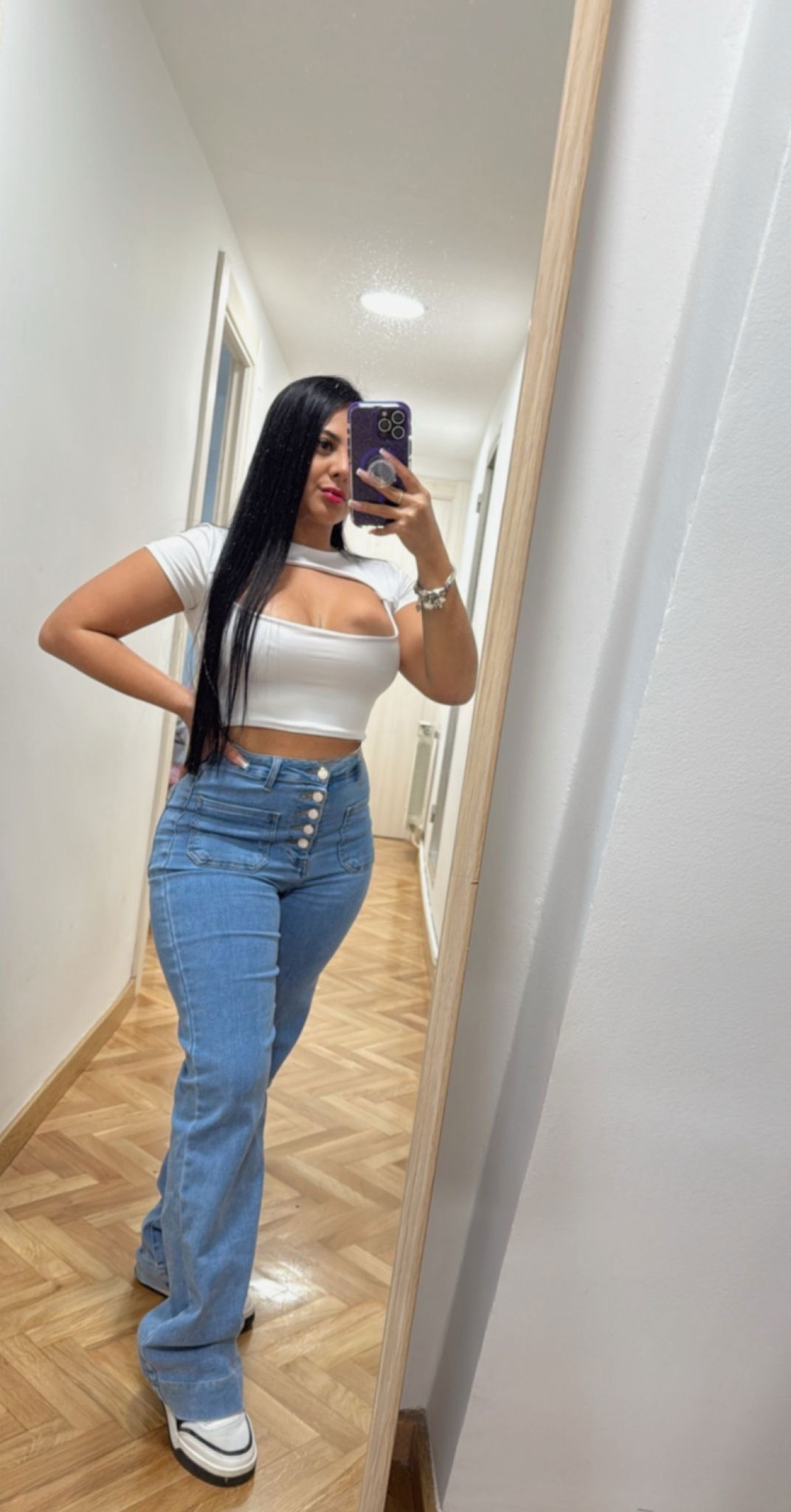 669745865|ISABELLA|Chica
