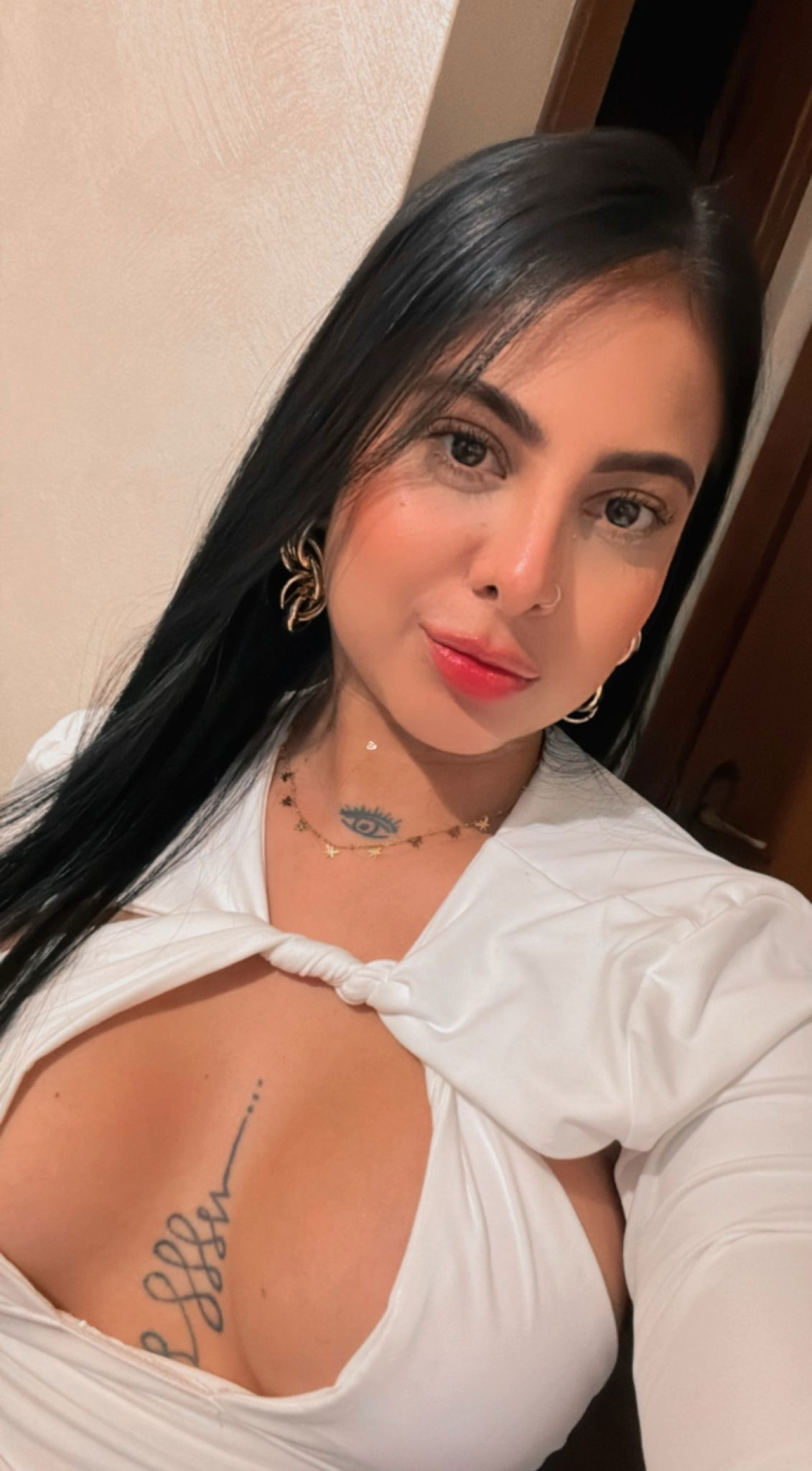 669745865|ISABELLA|Chica