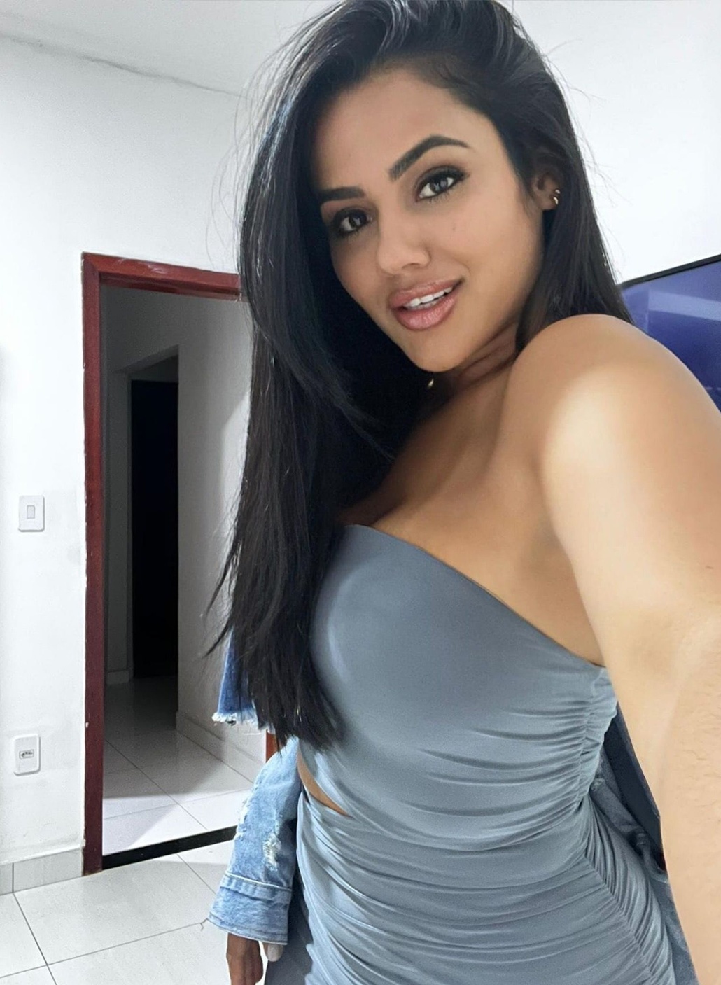 625238035|LUNA|Escort