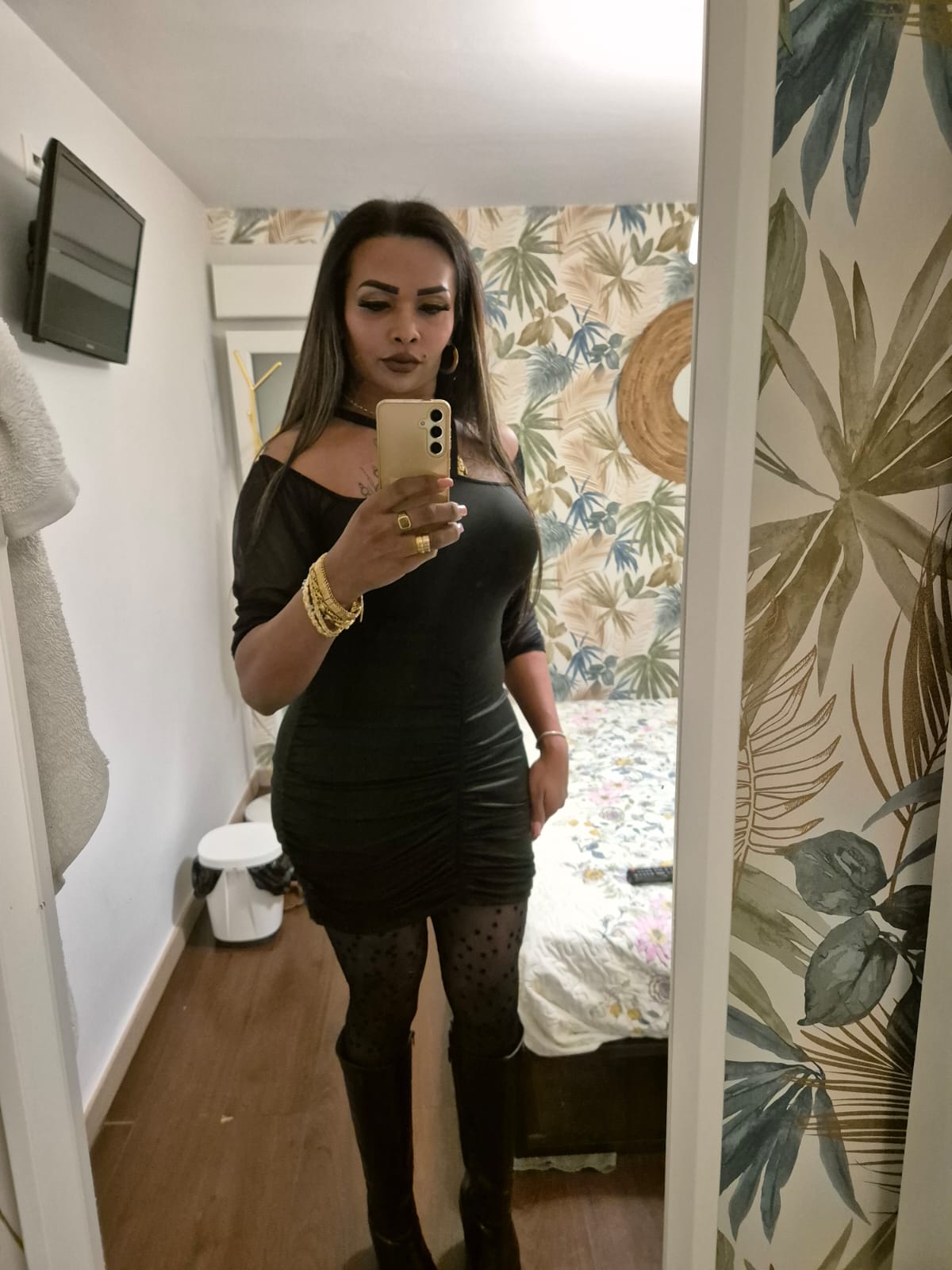 641160562|KYARA|Transexual