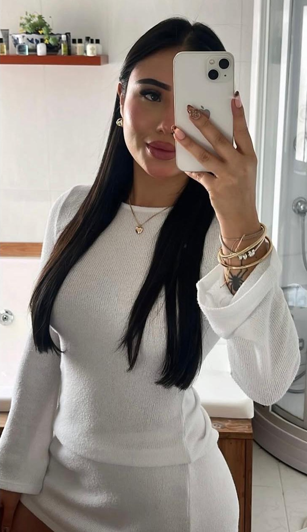 662053810|LUCIA|Chica