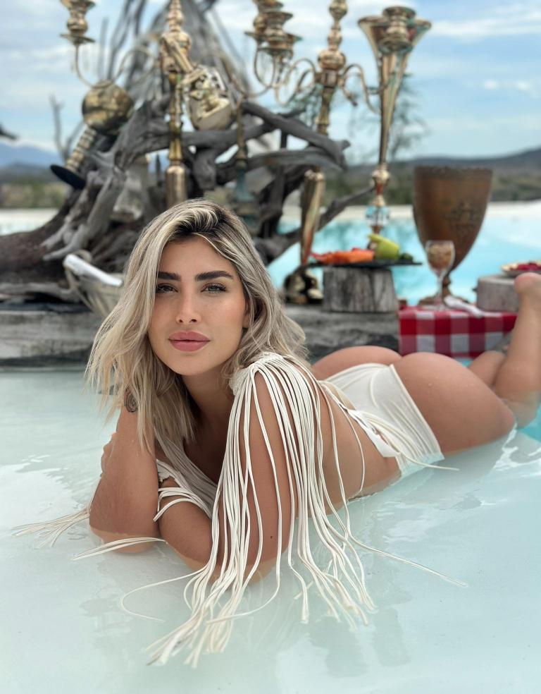 695723835|HANNAH|Chica