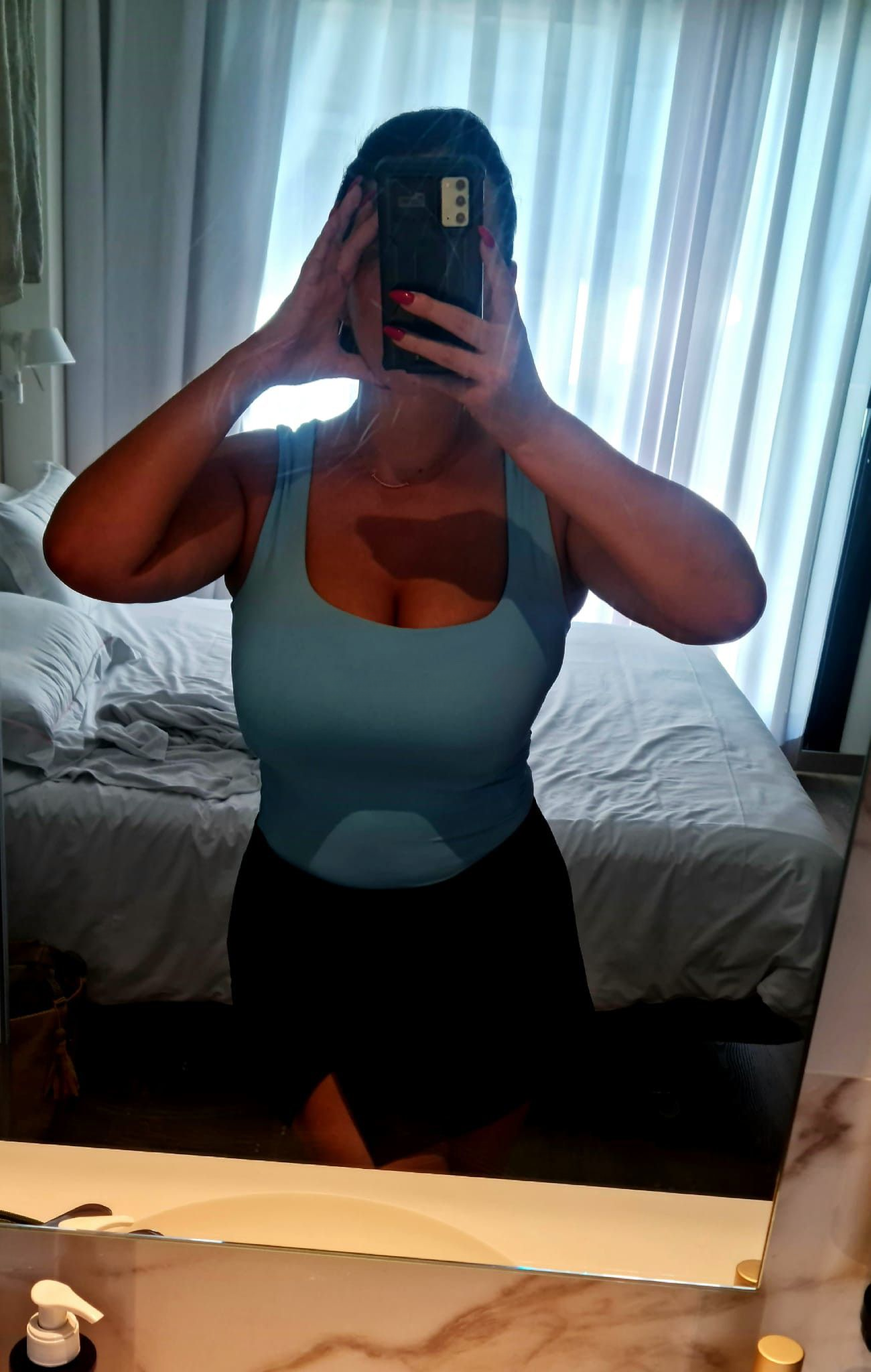 640761084|LORENA|Chica